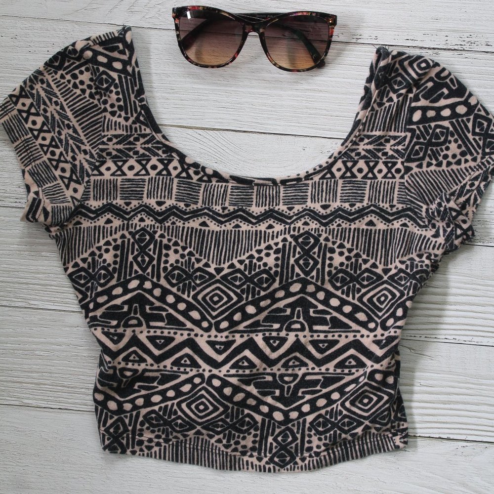 Twist-Back Crop Top Tee